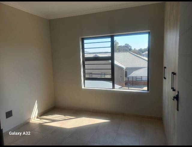3 BEDROOM TOWNHOUSE FOR SALE IN WATERVAL EAST
